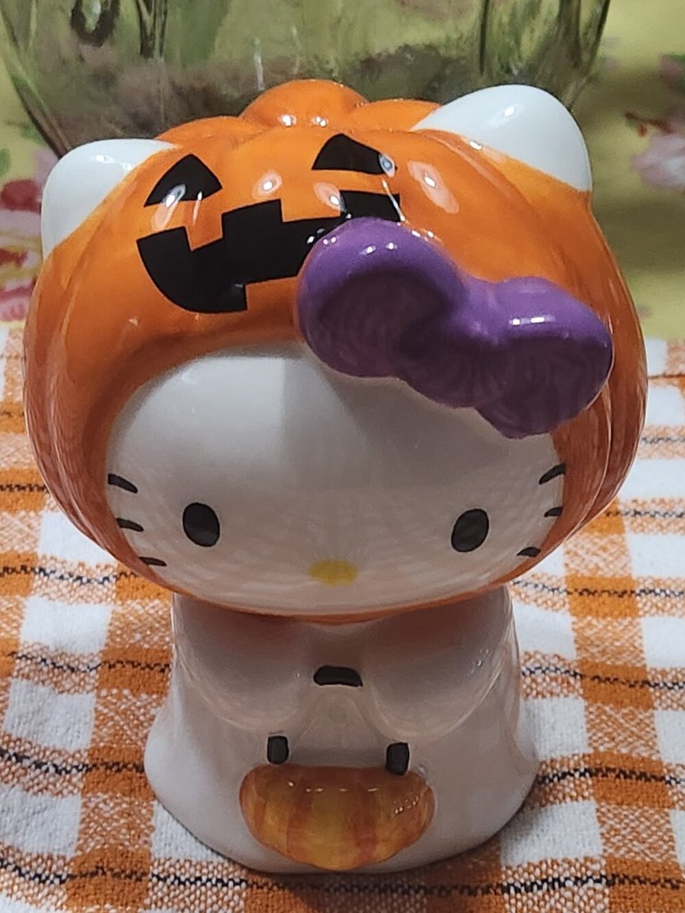 Sanrio Hello Kitty Mystical Trick or Treat Ghost Figurine by Blue Sky Clayworks